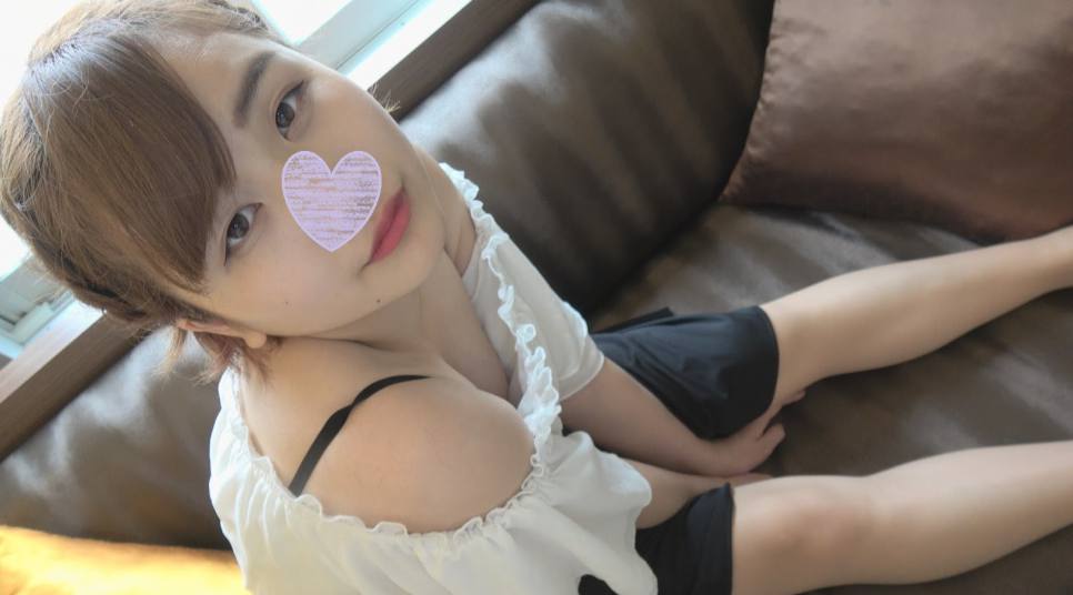 FC2-PPV 968521 垢抜除毛巨乳娘再会記念中出し！[]