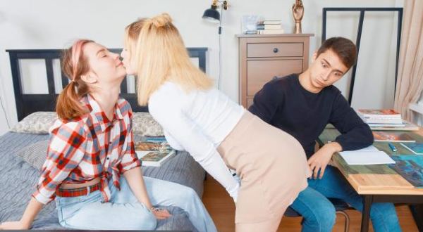 不可抗拒的美眉戲弄小伙子 Alice Paradise, Milana A[]